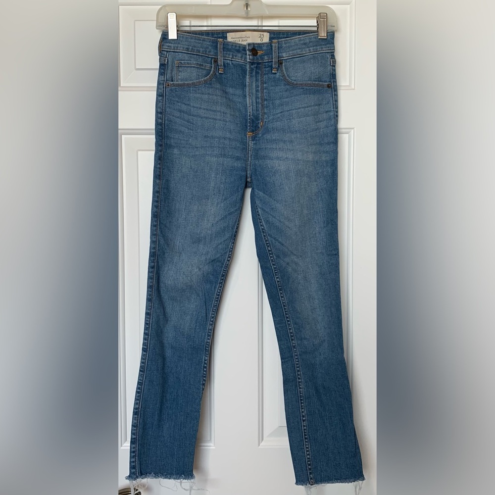 Abercrombie & Fitch Ankle Jean size 25/0 raw edge straight great preowned cond